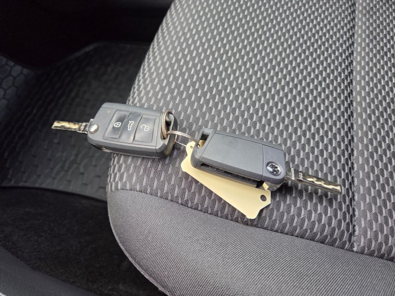 Photo 17 de l'offre de VOLKSWAGEN Golf (7) 1.6 TDI 115 BVM5 Trendline à 17990€ chez Carlyss automobiles Vitré