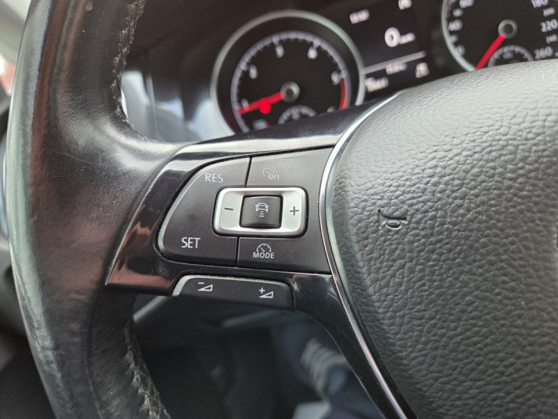 Photo 15 de l'offre de VOLKSWAGEN Golf (7) 1.6 TDI 115 BVM5 Trendline à 17990€ chez Carlyss automobiles Vitré