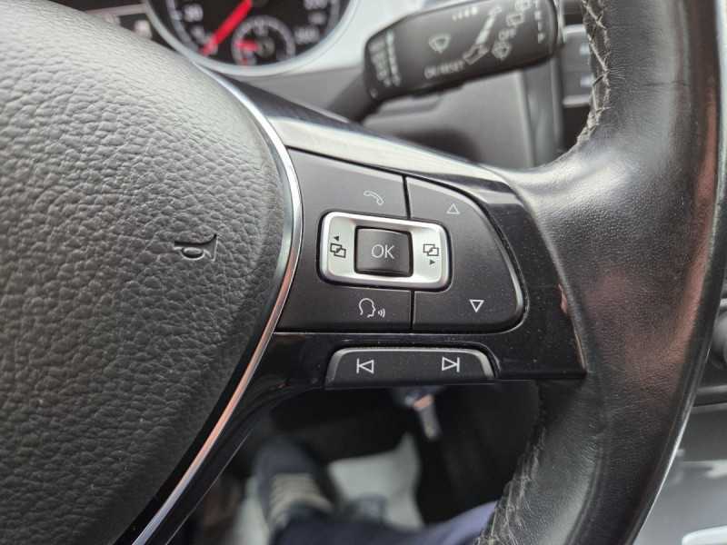 Photo 14 de l'offre de VOLKSWAGEN Golf (7) 1.6 TDI 115 BVM5 Trendline à 17990€ chez Carlyss automobiles Vitré