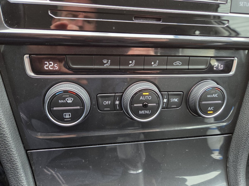 Photo 11 de l'offre de VOLKSWAGEN Golf (7) 1.6 TDI 115 BVM5 Trendline à 17990€ chez Carlyss automobiles Vitré