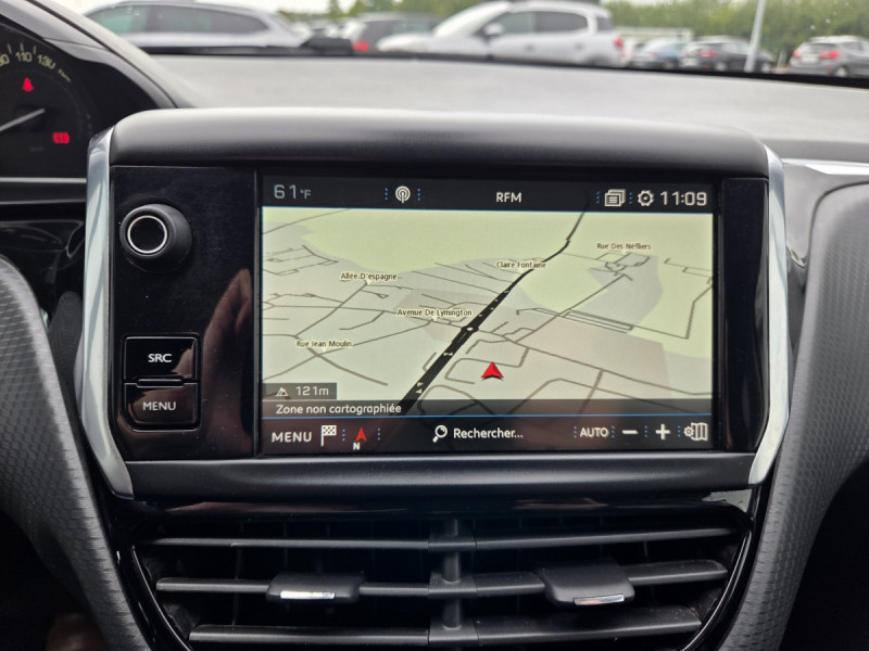 Photo 12 de l'offre de PEUGEOT 2008 BlueHDi 120 S&S EAT6 Allure Business à 13490€ chez Carlyss automobiles Vitré