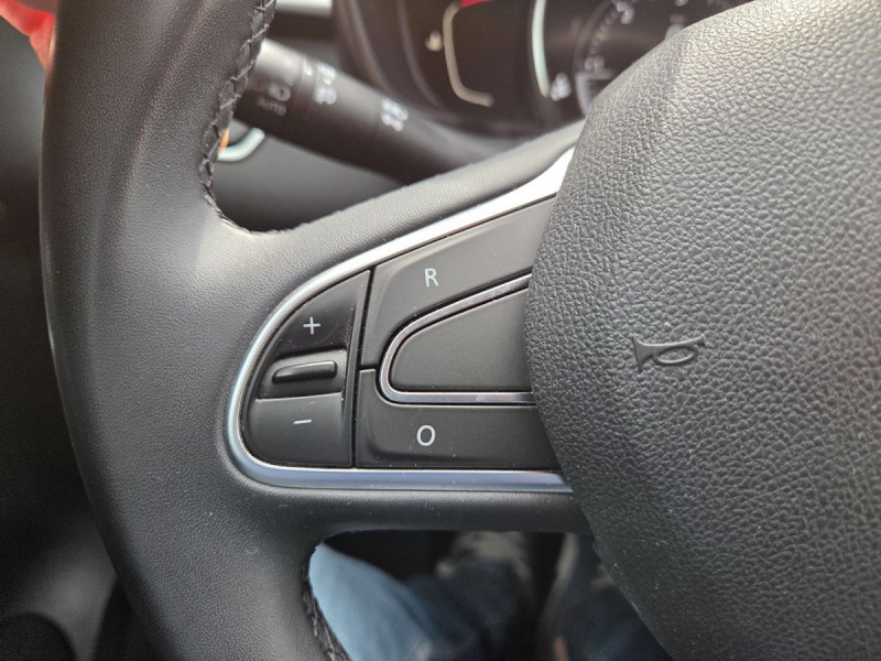 Photo 14 de l'offre de RENAULT Kadjar Business Blue dCi 115 à 13490€ chez Carlyss automobiles Vitré