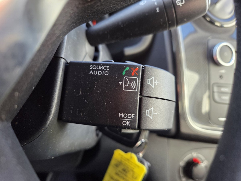 Photo 13 de l'offre de Dacia Sandero (2) Essentiel SCe 75 -20 à 9290€ chez Carlyss automobiles Vitré