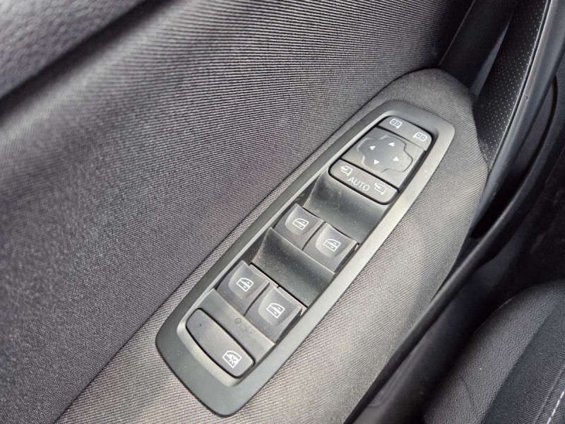 Photo 21 de l'offre de Renault Mégane Berline (4) Business Blue dCi 115 EDC -21N à 13990€ chez Carlyss automobiles Vitré