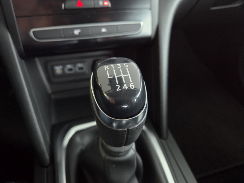 Photo 13 de l'offre de Renault Mégane Berline (4) Business TCe 115 FAP -21N à 13490€ chez Carlyss automobiles Vitré