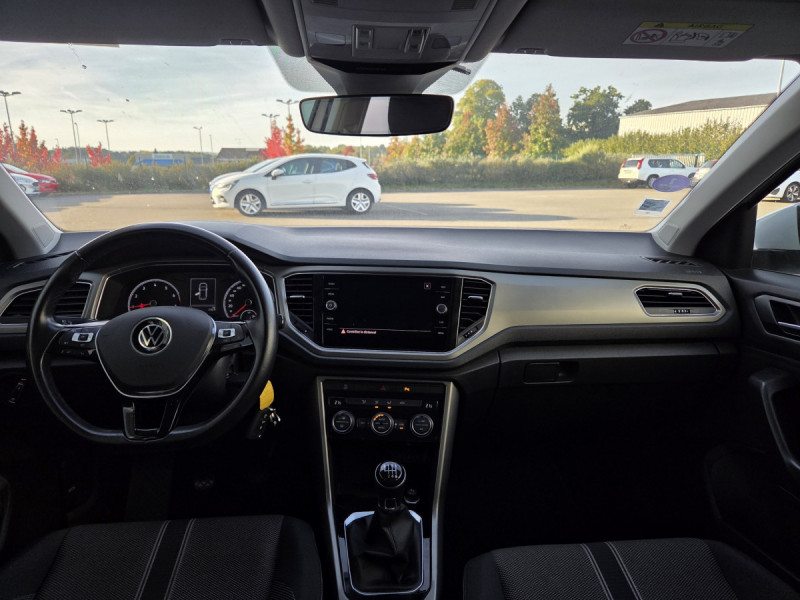 Photo 6 de l'offre de VOLKSWAGEN T-Roc 1.0 TSI 110 LOUNGE BUSINESS à 18490€ chez Carlyss automobiles Vitré