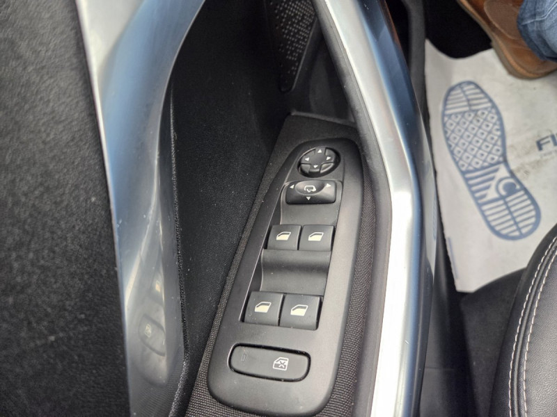 Photo 23 de l'offre de PEUGEOT 2008 BlueHDi 120 S&S EAT6 Allure Business à 13490€ chez Carlyss automobiles Vitré