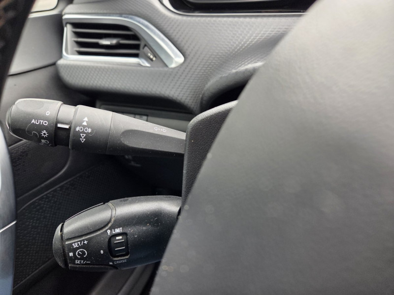 Photo 19 de l'offre de PEUGEOT 2008 BlueHDi 120 S&S EAT6 Allure Business à 13490€ chez Carlyss automobiles Vitré