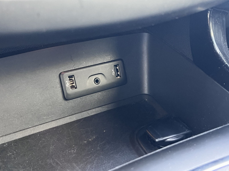 Photo 17 de l'offre de RENAULT Kadjar Business TCe 140 FAP - 21 à 16990€ chez Carlyss automobiles Vitré