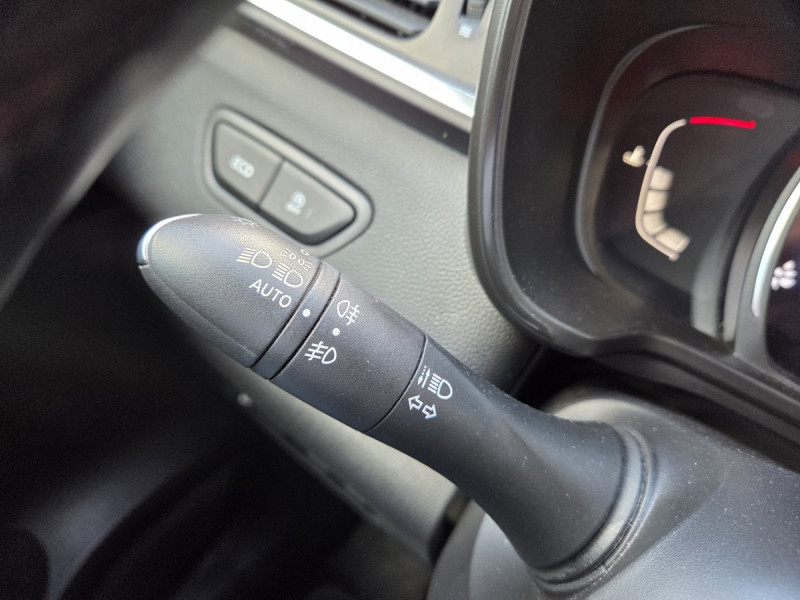 Photo 19 de l'offre de RENAULT Kadjar Business TCe 140 FAP - 21 à 16490€ chez Carlyss automobiles Vitré
