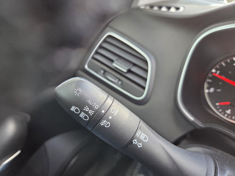 Photo 20 de l'offre de Renault Mégane Berline (4) Business Blue dCi 115 EDC -21N à 13990€ chez Carlyss automobiles Vitré