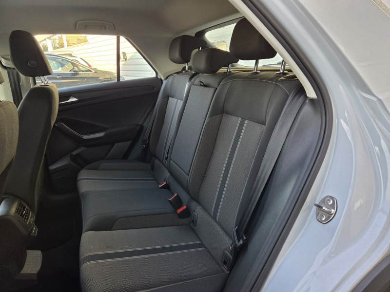 Photo 7 de l'offre de VOLKSWAGEN T-Roc 1.0 TSI 110 LOUNGE BUSINESS à 18490€ chez Carlyss automobiles Vitré