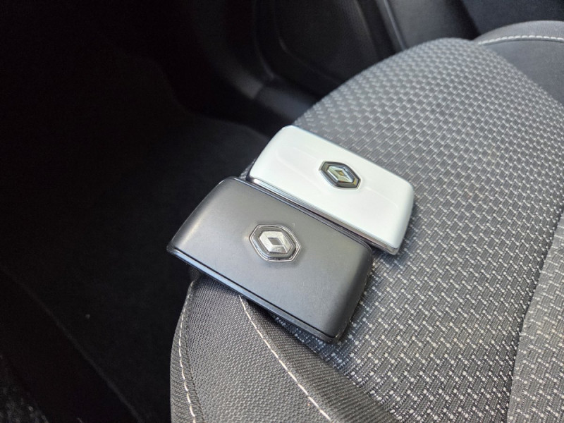 Photo 23 de l'offre de RENAULT Kadjar Business TCe 140 FAP - 21 à 16490€ chez Carlyss automobiles Vitré