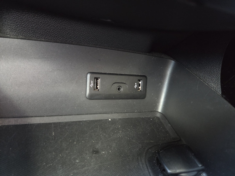 Photo 13 de l'offre de RENAULT Kadjar Business TCe 140 FAP - 21 à 16490€ chez Carlyss automobiles Vitré