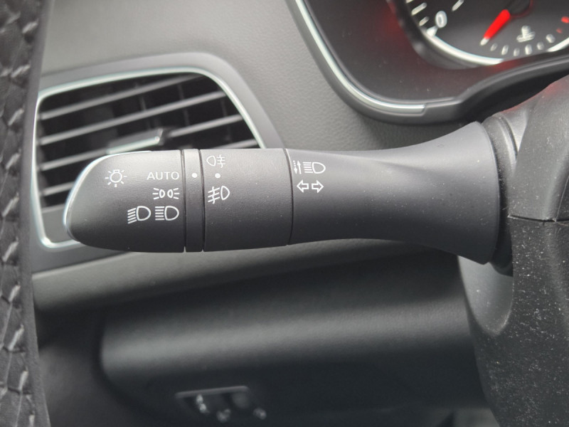 Photo 16 de l'offre de Renault Mégane Berline (4) Business TCe 115 FAP -21N à 15990€ chez Carlyss automobiles Vitré