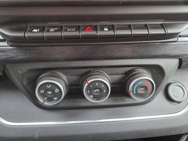 Photo 9 de l'offre de Renault Trafic (3) 17075 euros HT FG GCF L1H1 2T8 Blue dCi 130 à 20490€ chez Carlyss automobiles Vitré