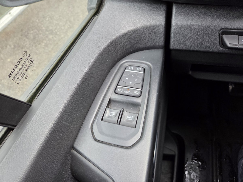 Photo 18 de l'offre de Renault Trafic (3) 17075 euros HT FG GCF L1H1 2T8 Blue dCi 130 à 20490€ chez Carlyss automobiles Vitré