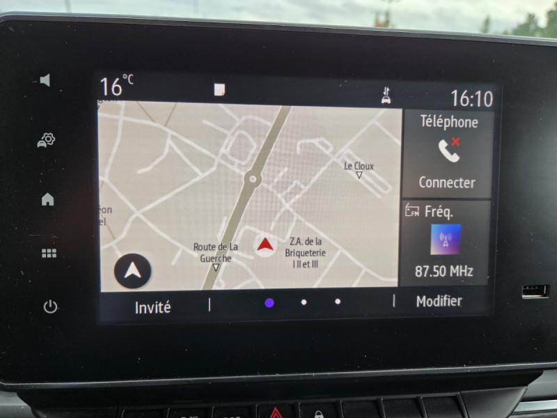 Photo 11 de l'offre de Renault Trafic (3) 17075 euros HT FG GCF L1H1 2T8 Blue dCi 130 à 20490€ chez Carlyss automobiles Vitré