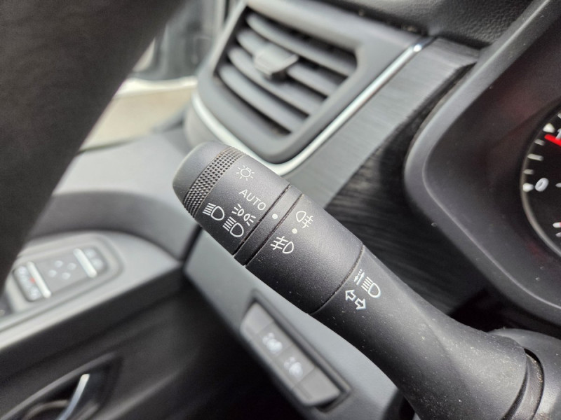 Photo 16 de l'offre de Renault Trafic (3) 17075 euros HT FG GCF L1H1 2T8 Blue dCi 130 à 20490€ chez Carlyss automobiles Vitré