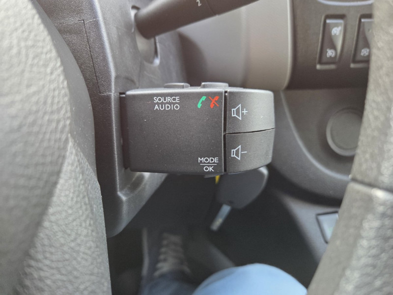 Photo 16 de l'offre de Renault Trafic (3) Zen L2 Energy dCi 125 9 places à 24490€ chez Carlyss automobiles Vitré