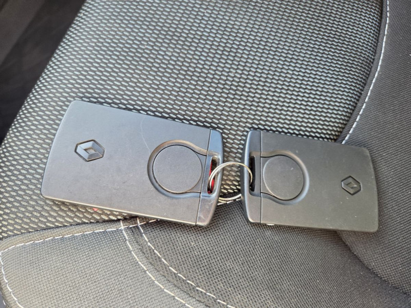 Photo 12 de l'offre de Renault Clio Estate (4) Business dCi 90 à 12290€ chez Carlyss automobiles Vitré