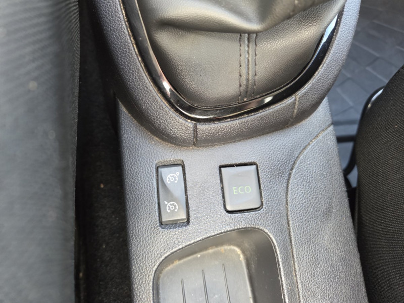 Photo 12 de l'offre de Renault Clio Estate (4) Business dCi 90 à 10990€ chez Carlyss automobiles Vitré