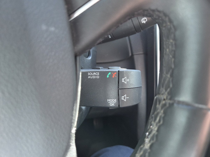 Photo 16 de l'offre de Renault Clio Estate (4) Business dCi 90 à 12290€ chez Carlyss automobiles Vitré