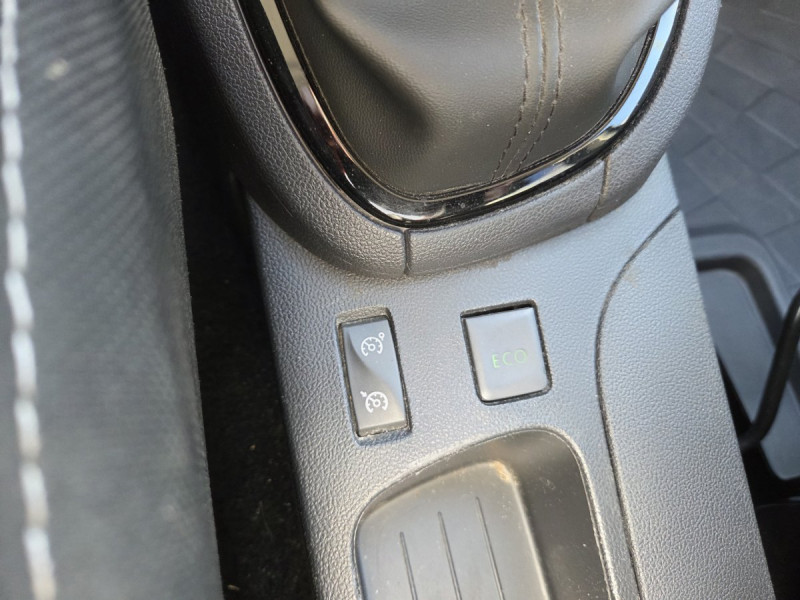 Photo 13 de l'offre de Renault Clio Estate (4) Business dCi 90 à 12290€ chez Carlyss automobiles Vitré