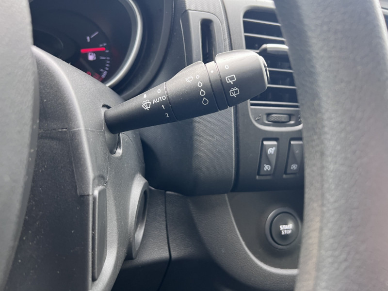 Photo 13 de l'offre de Renault Trafic (3) 15408 euros HT NV FG CF L1H1 1200 Energy dCi 145 à 18490€ chez Carlyss automobiles Vitré
