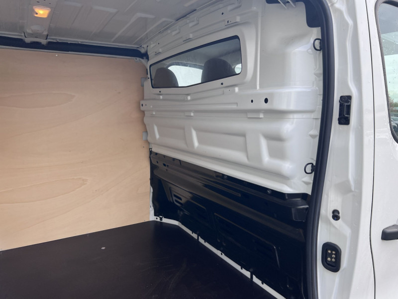 Photo 14 de l'offre de Renault Trafic (3) 15408 euros HT NV FG CF L1H1 1200 Energy dCi 145 à 18490€ chez Carlyss automobiles Vitré