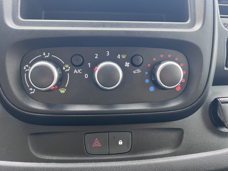 Photo 7 de l'offre de Renault Trafic (3) 15408 euros HT NV FG CF L1H1 1200 Energy dCi 145 à 18490€ chez Carlyss automobiles Vitré