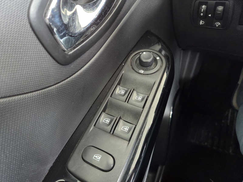 Photo 19 de l'offre de RENAULT Captur Intens Energy TCe 90 eco2 à 10490€ chez Carlyss automobiles Vitré