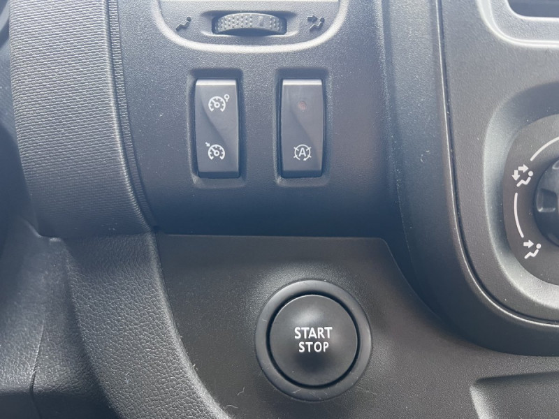 Photo 8 de l'offre de Renault Trafic (3) 15408 euros HT NV FG CF L1H1 1200 Energy dCi 145 à 18490€ chez Carlyss automobiles Vitré