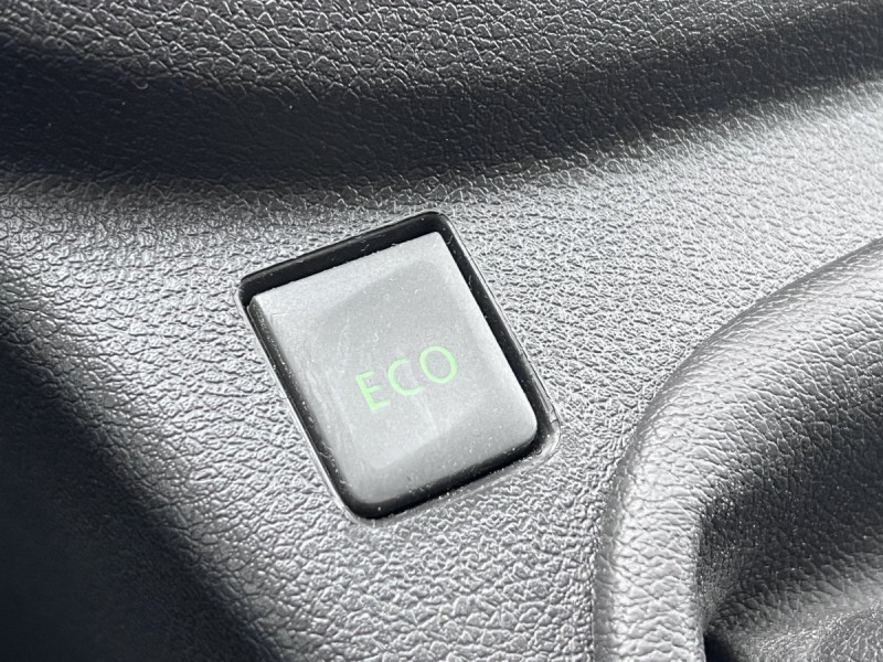 Photo 10 de l'offre de Renault Trafic (3) 15408 euros HT NV FG CF L1H1 1200 Energy dCi 145 à 18490€ chez Carlyss automobiles Vitré