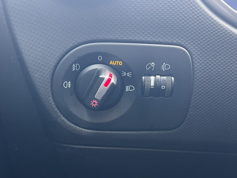 Photo 16 de l'offre de Seat Leon (2) 1.2 TSI 105 ECOMOTIVE STYLE COPA à 9990€ chez Carlyss automobiles Vitré