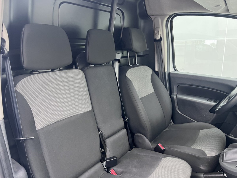 Photo 5 de l'offre de Renault Kangoo Express (2) 10825 euros HT Extra R-Link dCi 90 EDC à 12990€ chez Carlyss automobiles Vitré