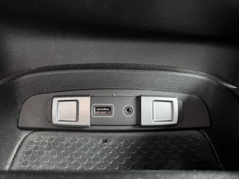 Photo 19 de l'offre de Seat Leon (2) 1.2 TSI 105 ECOMOTIVE STYLE COPA à 9990€ chez Carlyss automobiles Vitré