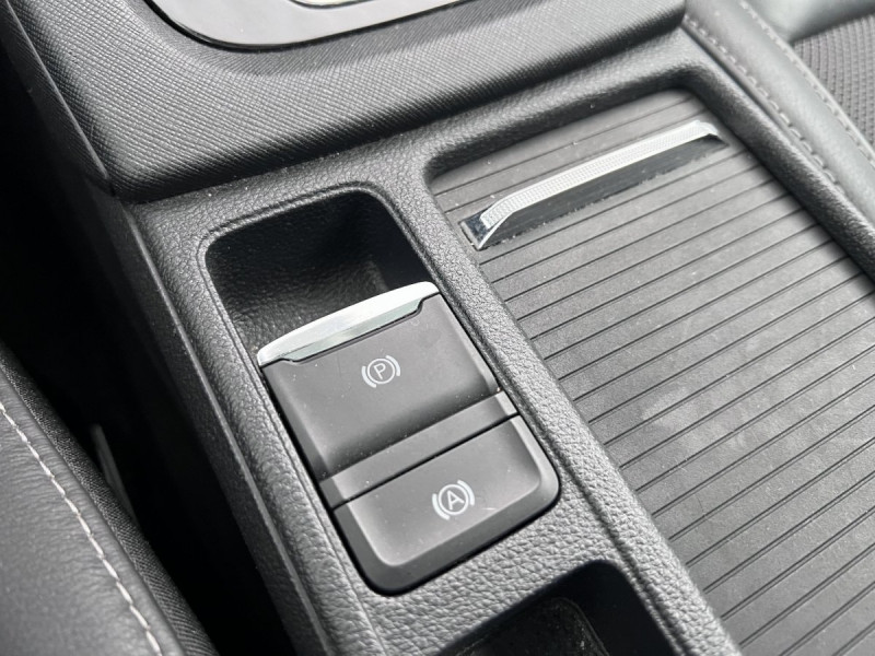 Photo 18 de l'offre de Skoda Octavia Combi (4) 2.0 TDI 150 DSG7 Style à 22490€ chez Carlyss automobiles Vitré