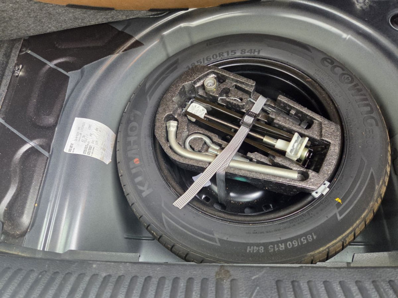 Photo 24 de l'offre de Volkswagen Polo (5) 1.0 60 Lounge à 10490€ chez Carlyss automobiles Vitré