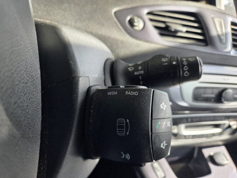 Photo 21 de l'offre de Renault Scénic Xmod (3) Bose Edition Energy dCi 130 eco2 à 9990€ chez Carlyss automobiles Vitré