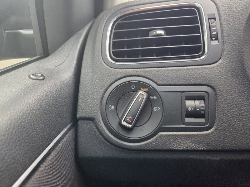 Photo 21 de l'offre de Volkswagen Polo (5) 1.0 60 Lounge à 10490€ chez Carlyss automobiles Vitré