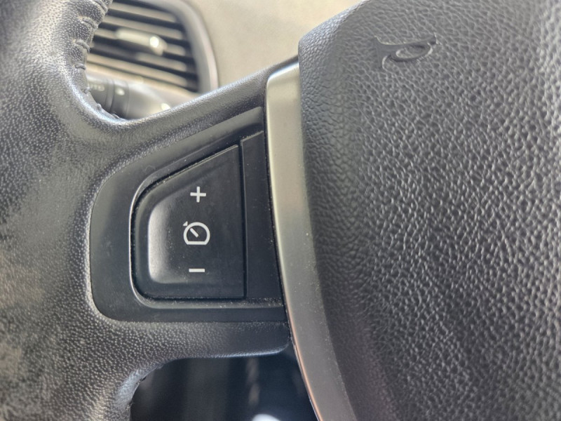 Photo 22 de l'offre de Renault Scénic Xmod (3) Bose Edition Energy dCi 130 eco2 à 9990€ chez Carlyss automobiles Vitré