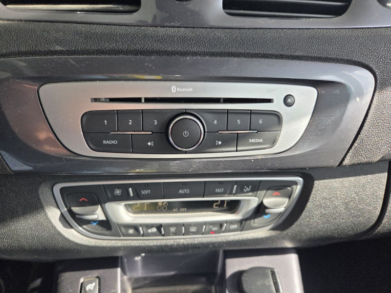 Photo 17 de l'offre de Renault Scénic Xmod (3) Bose Edition Energy dCi 130 eco2 à 9990€ chez Carlyss automobiles Vitré