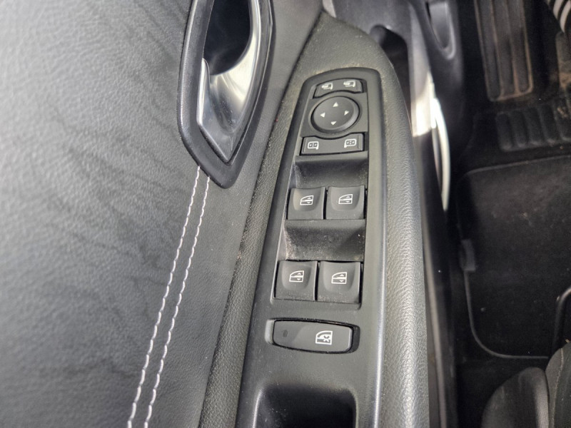 Photo 25 de l'offre de Renault Scénic Xmod (3) Bose Edition Energy dCi 130 eco2 à 9990€ chez Carlyss automobiles Vitré