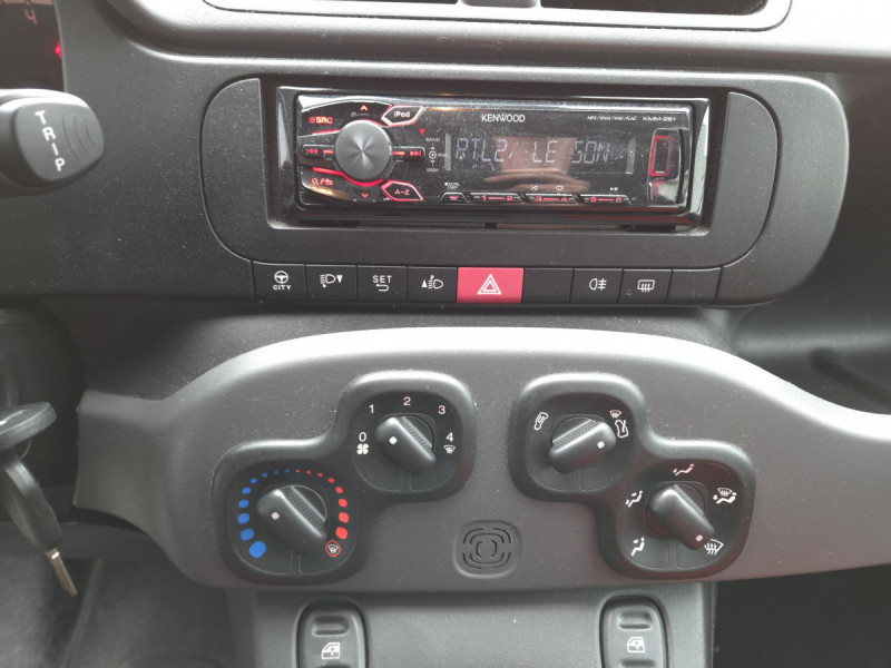 Photo 8 de l'offre de Fiat Panda (3) 1.2 8v Pop à 6790€ chez Carlyss automobiles Vitré