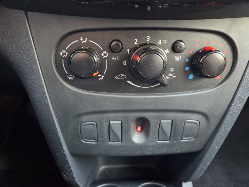 Photo 12 de l'offre de Dacia Sandero (2) Stepway Ambiance TCe 90 à 9490€ chez Carlyss automobiles Vitré