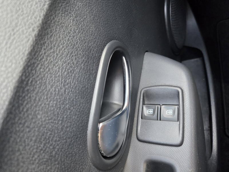 Photo 15 de l'offre de Dacia Sandero (2) Stepway Ambiance TCe 90 à 9490€ chez Carlyss automobiles Vitré