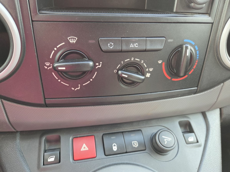 Photo 8 de l'offre de Peugeot Partner (2) 9158 euros HT BLUEHDI 75 STANDARD PREMIUM à 10990€ chez Carlyss automobiles Vitré