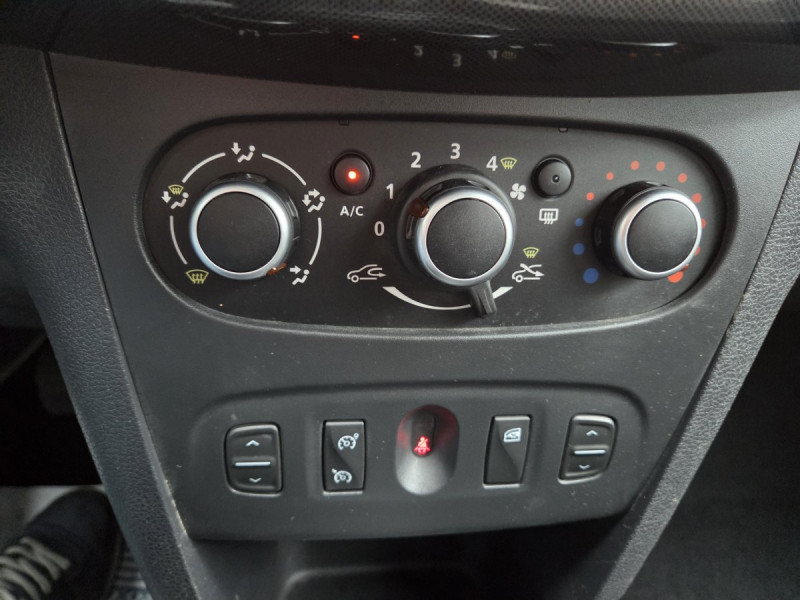 Photo 11 de l'offre de Dacia Logan MCV (2) Stepway TCe 90 -20 à 10990€ chez Carlyss automobiles Vitré