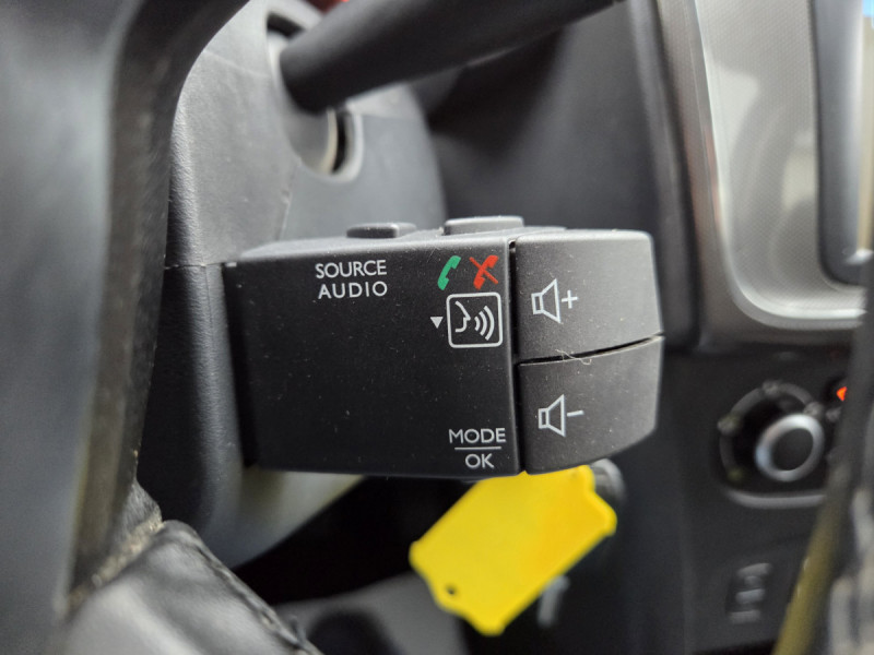 Photo 14 de l'offre de Dacia Logan MCV (2) Stepway TCe 90 -20 à 10990€ chez Carlyss automobiles Vitré